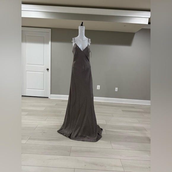 $3990 Ralph Lauren Collection

Natalie Silk-Blend Gown size 8 - Picture 10 of 17